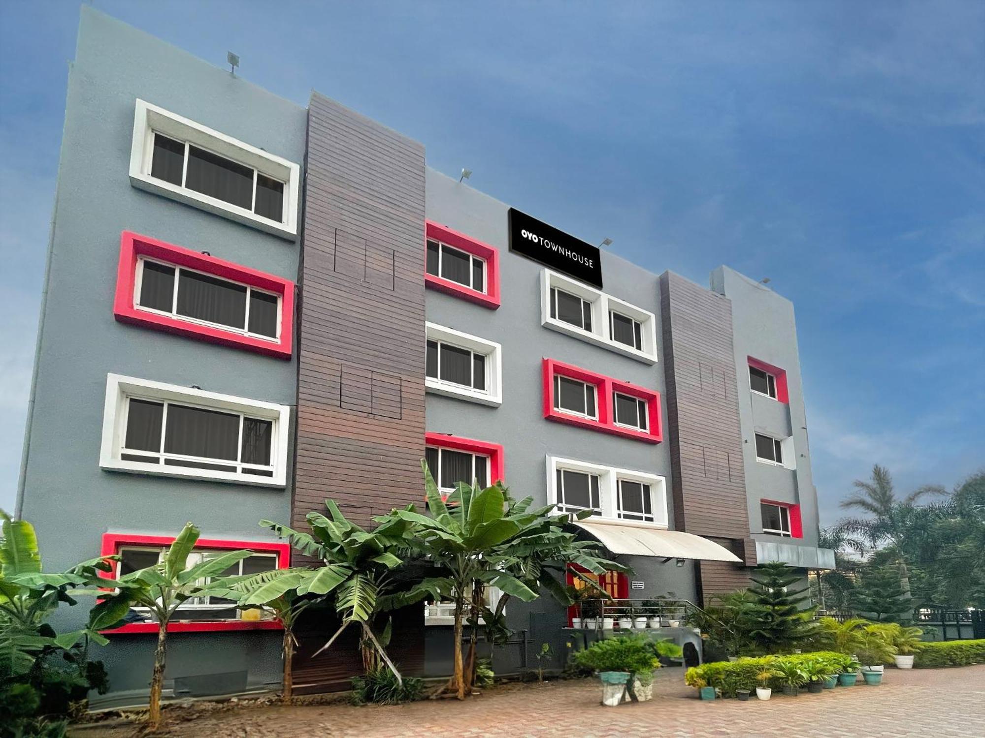 Super Townhouse Swain Heritage Bhubaneswar Exteriör bild